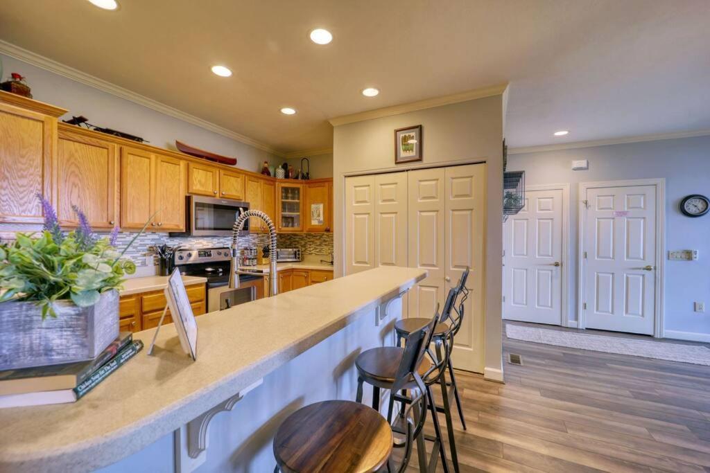 Bucket List Views Sugar Mountain Private Condo - 2Bed, 2Bath, Sleeps 6, Panoramic Views Of Mountains From Large Deck, Short Drive To Shopping, Restaurants, Cafes & Banner Elk Town Exterior foto